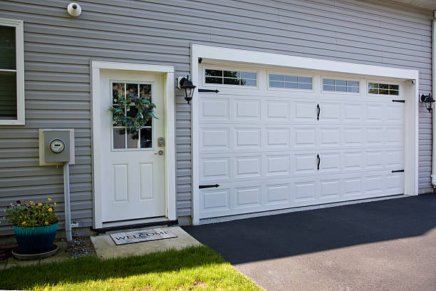 24/7 Emergency Garage Door Panel Replacement experts in Willow Creek, CA